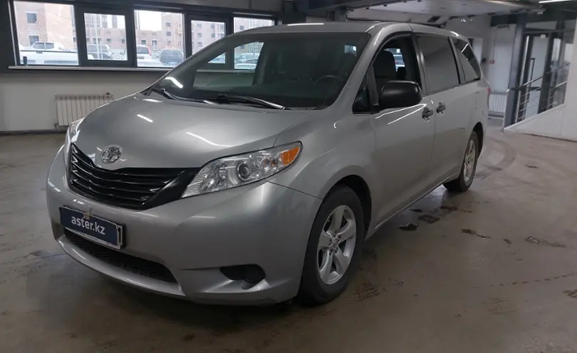 Toyota Sienna 2017 года за 14 500 000 тг. в Астана