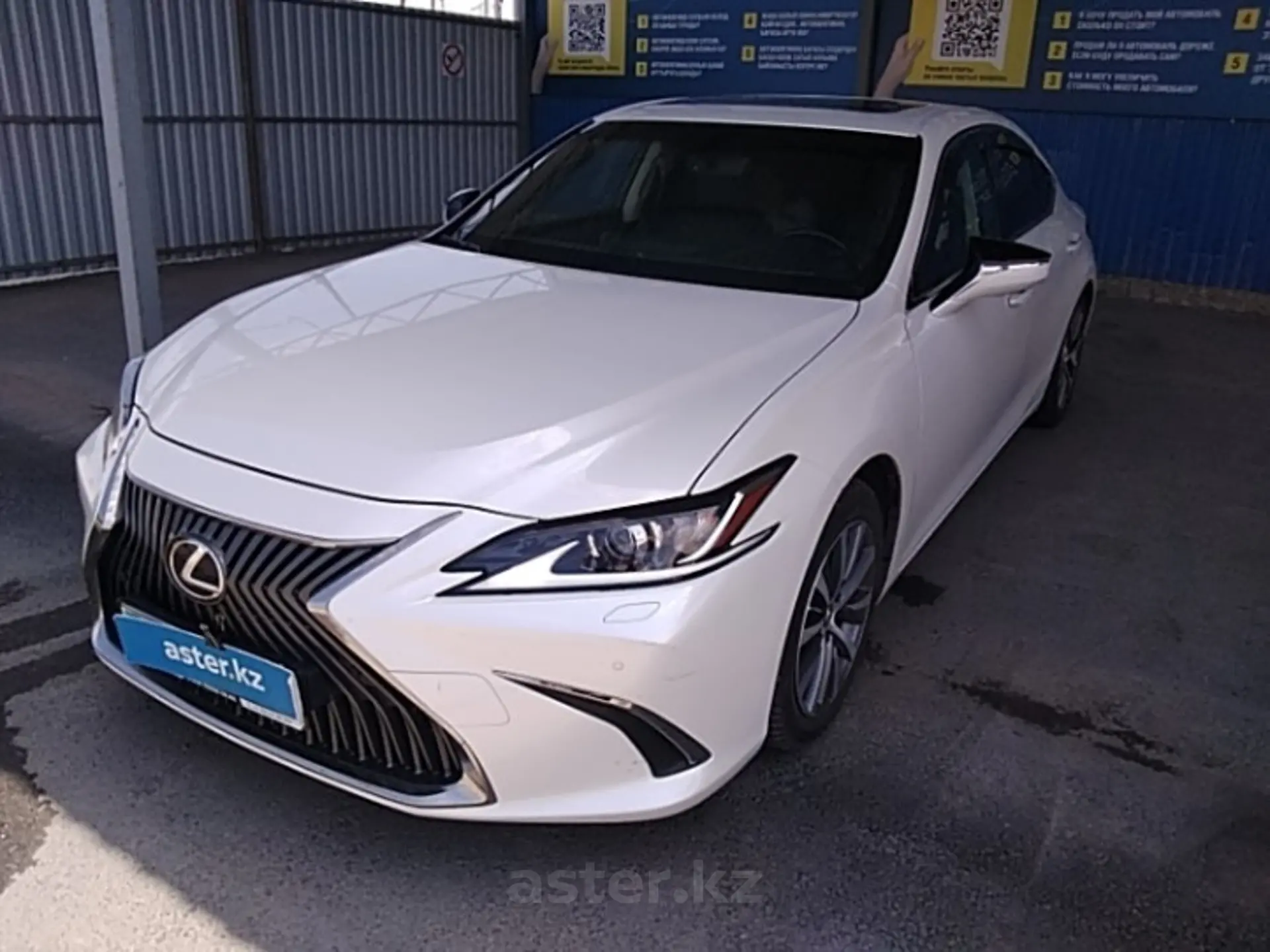 Lexus ES 2021