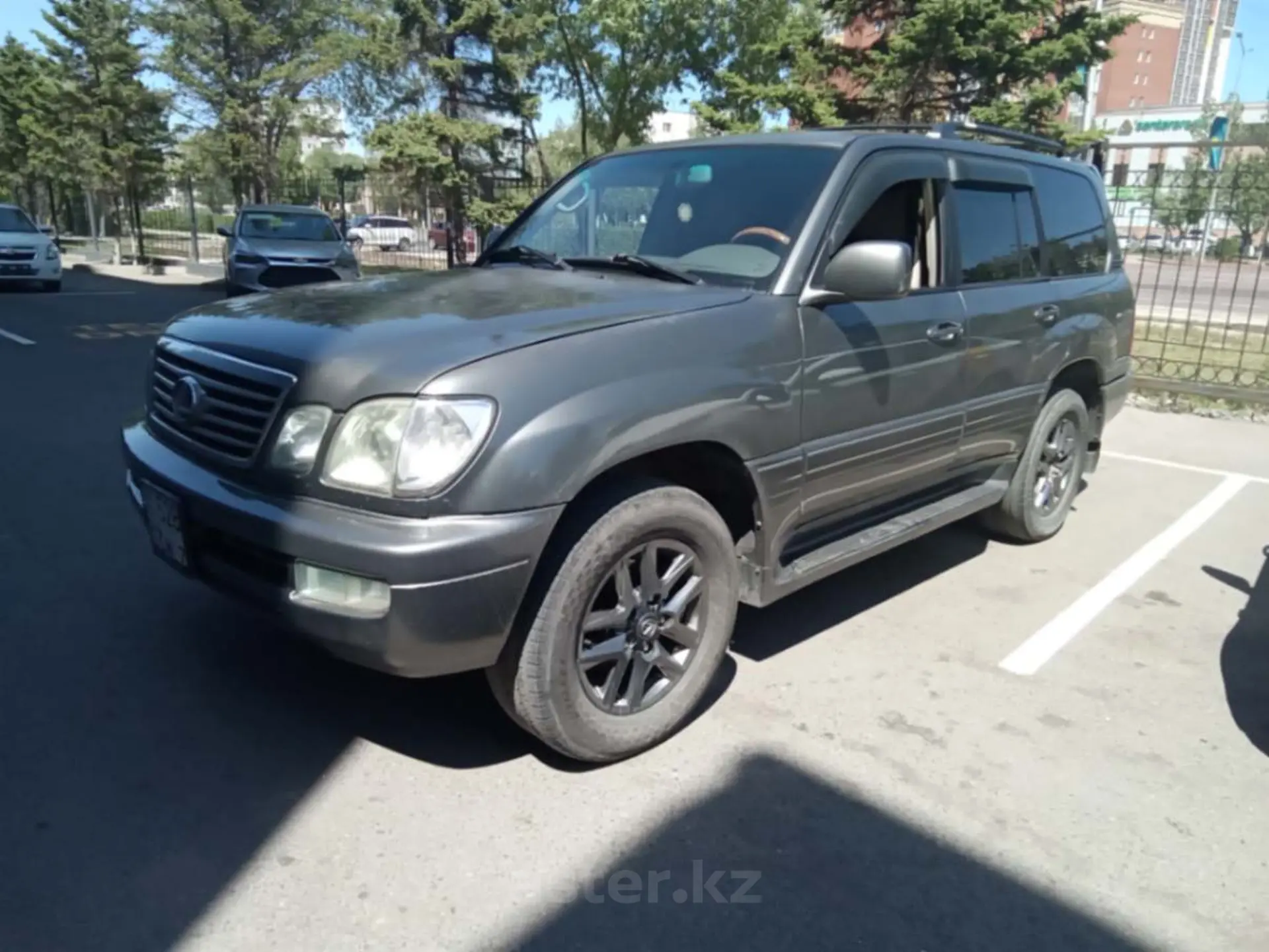 Lexus LX 2000