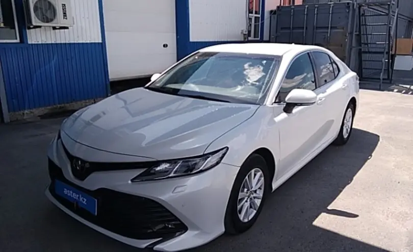 Toyota Camry 2020 года за 14 000 000 тг. в Атырау