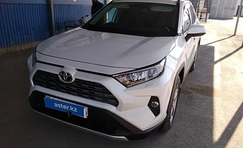 Toyota RAV4 2021 года за 15 300 000 тг. в Атырау