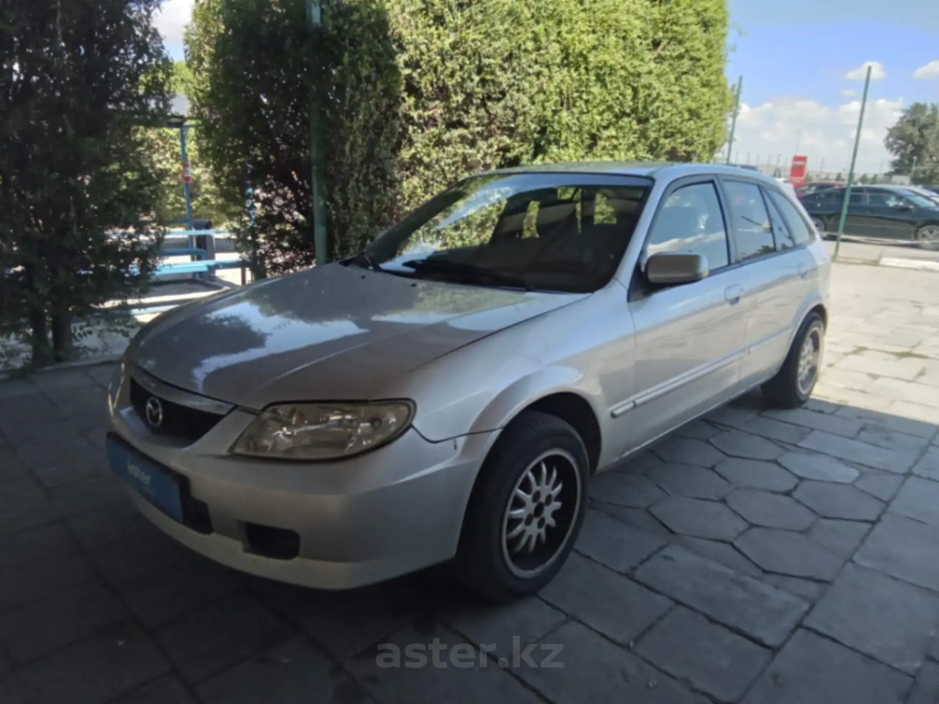 Mazda 323 2002