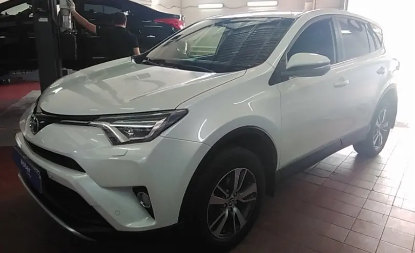 Toyota RAV4 2015 года за 13 000 000 тг. в Астана