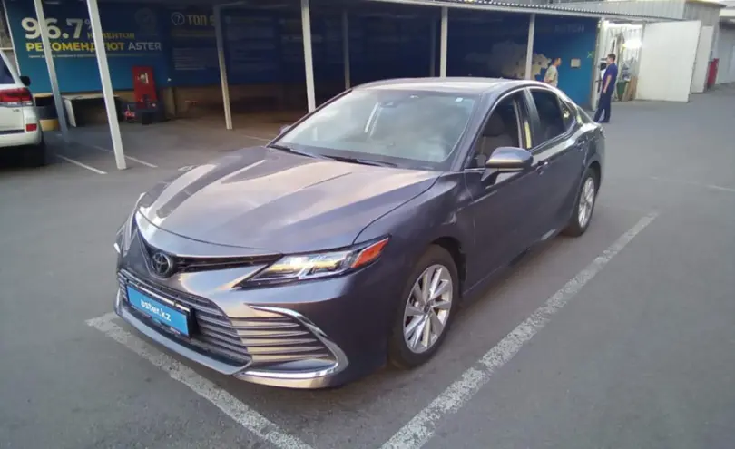 Toyota Camry 2023 года за 13 300 000 тг. в Алматы