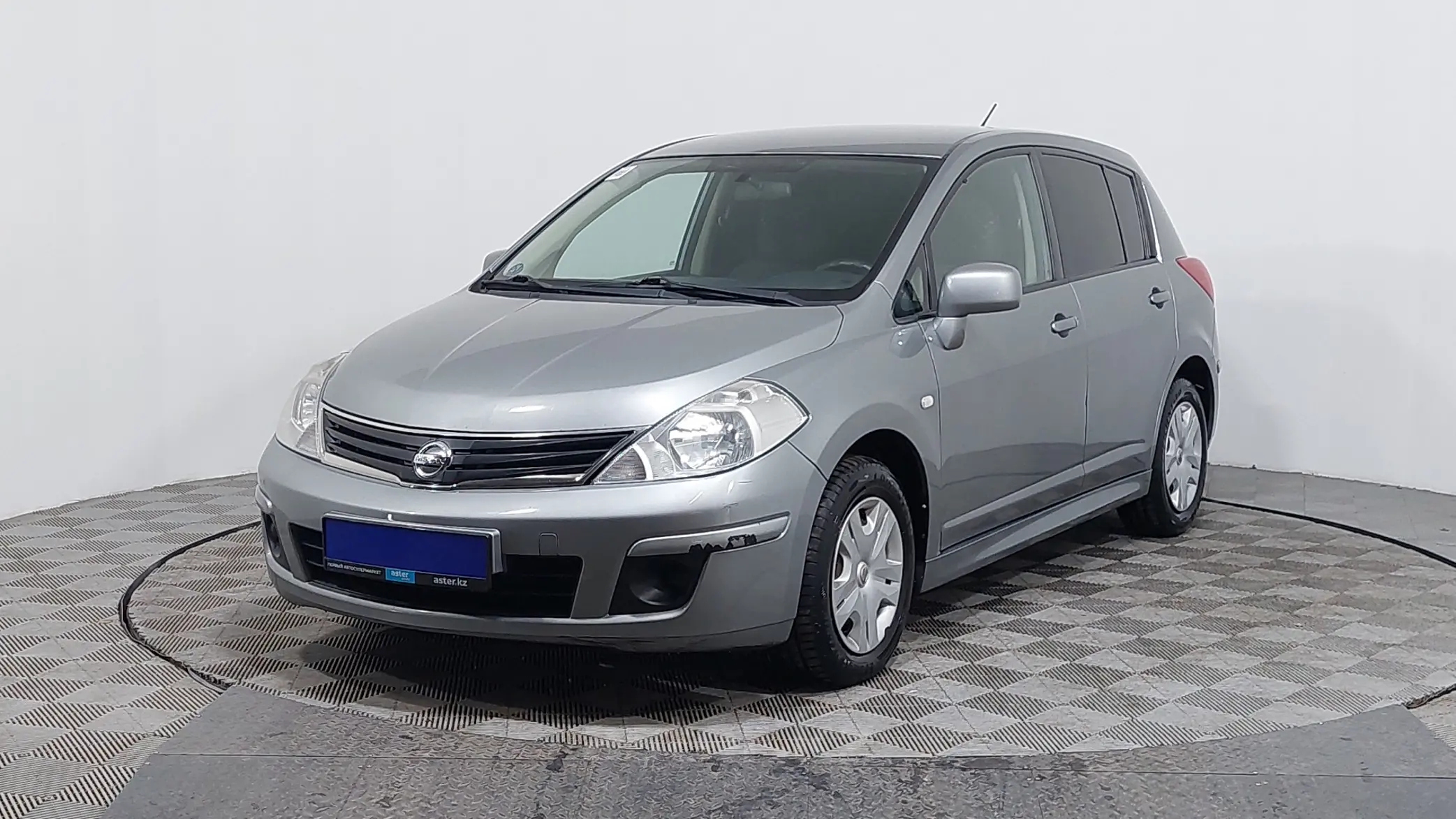 Nissan Tiida 2012