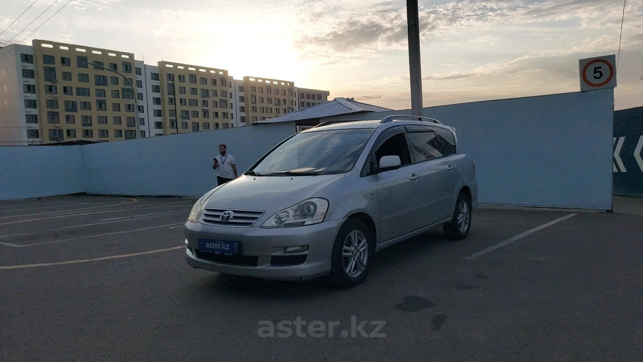 Toyota Avensis Verso 2005