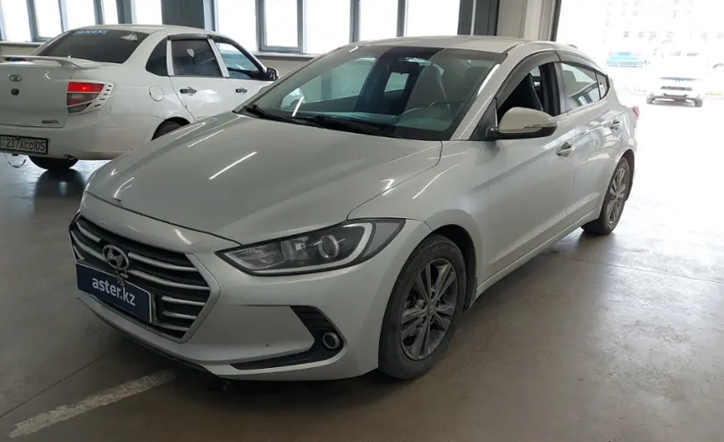 Hyundai Elantra 2018 года за 8 000 000 тг. в Астана