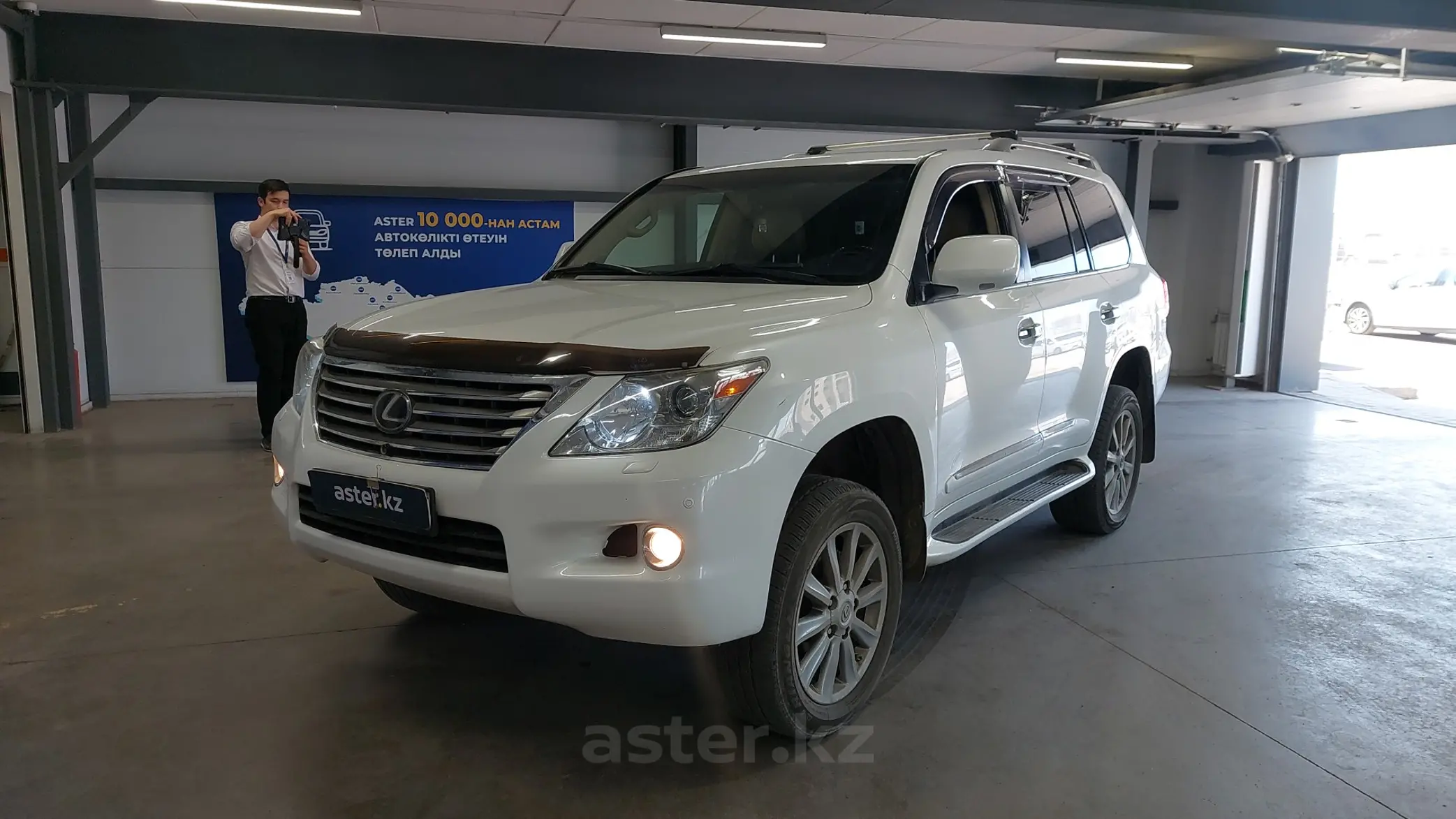 Lexus LX 2010