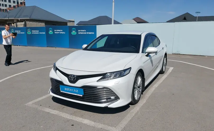 Toyota Camry 2018 года за 13 800 000 тг. в Шымкент