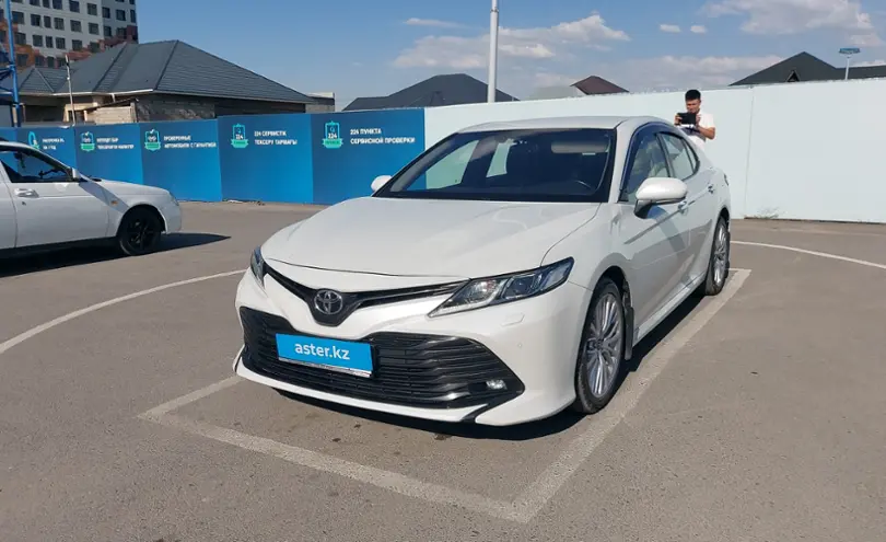 Toyota Camry 2018 года за 13 000 000 тг. в Шымкент