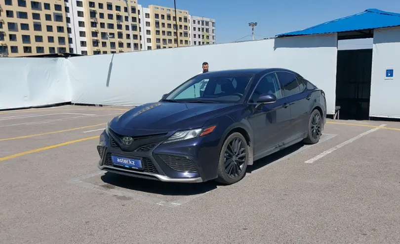 Toyota Camry 2021 года за 15 000 000 тг. в Алматы