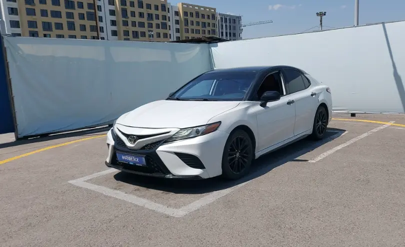 Toyota Camry 2019 года за 13 000 000 тг. в Алматы