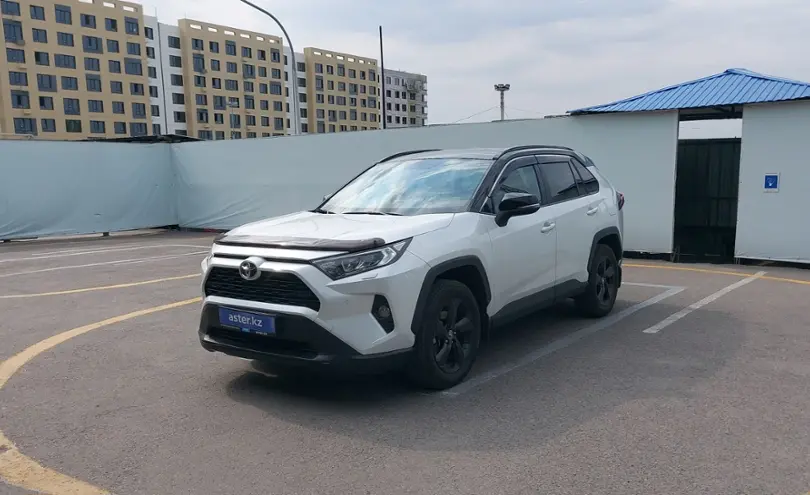 Toyota RAV4 2021 года за 18 500 000 тг. в Алматы