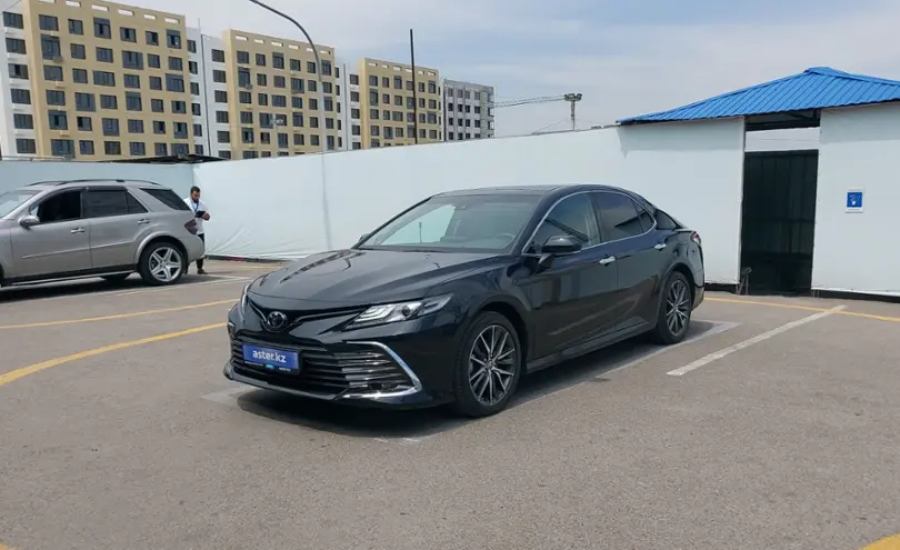 Toyota Camry 2023 года за 16 500 000 тг. в Алматы