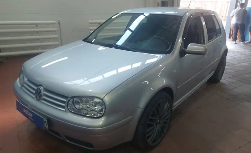 Volkswagen Golf 2001 года за 3 500 000 тг. в Астана