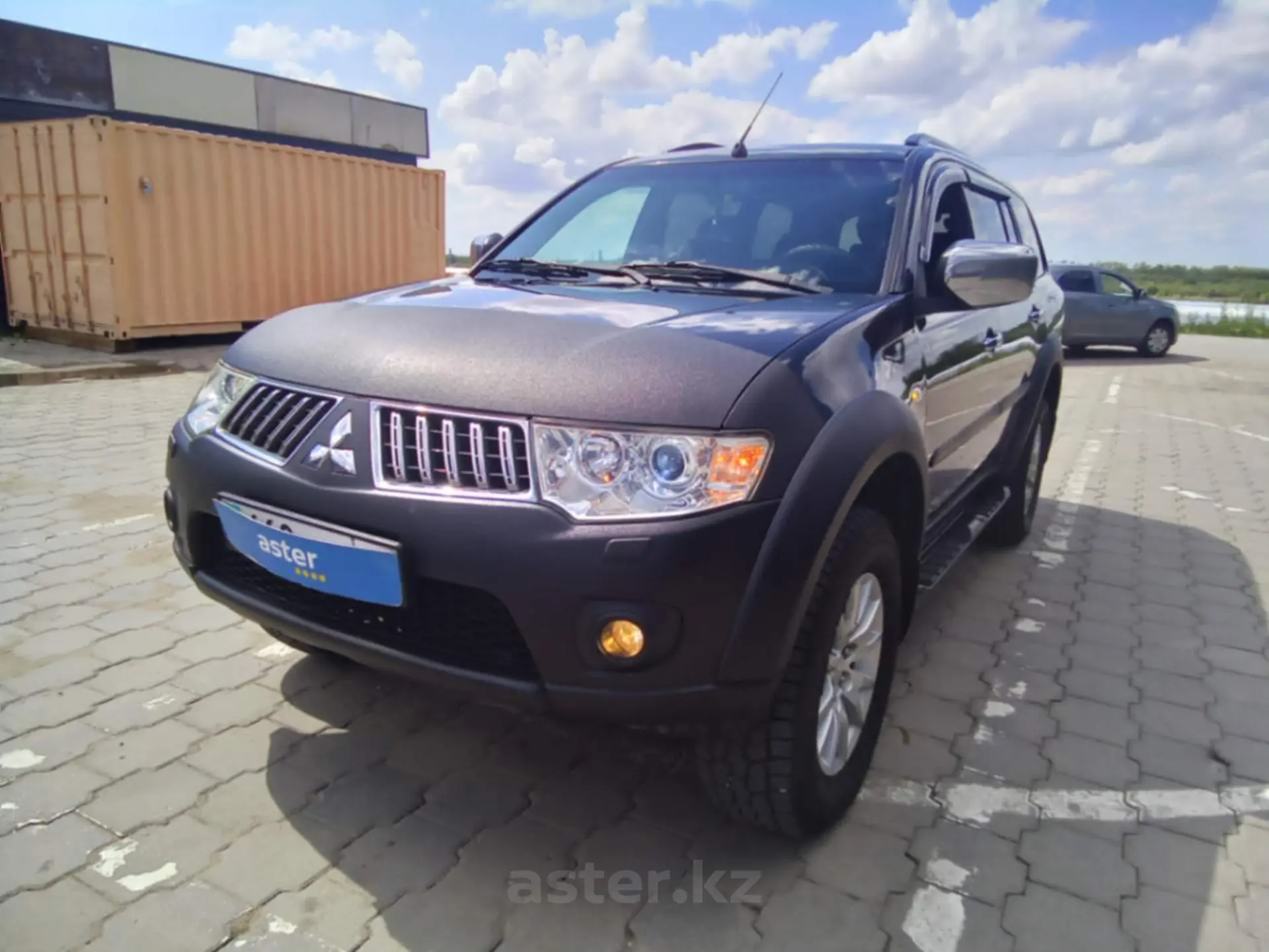 Mitsubishi Pajero Sport 2013