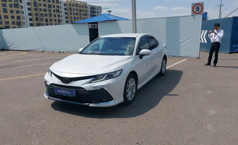 Toyota Camry 2023 года за 16 500 000 тг. в Алматы