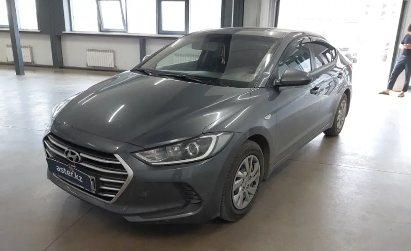 Hyundai Elantra 2018 года за 8 000 000 тг. в Астана