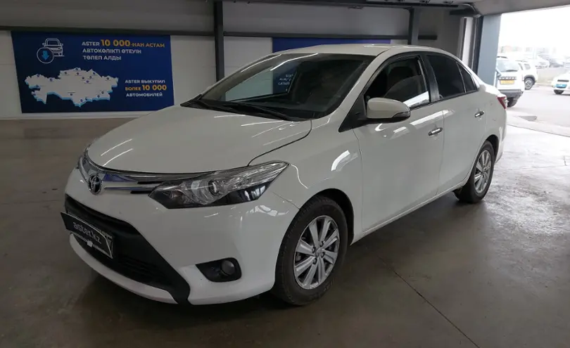 Toyota Yaris 2013 года за 6 500 000 тг. в Астана