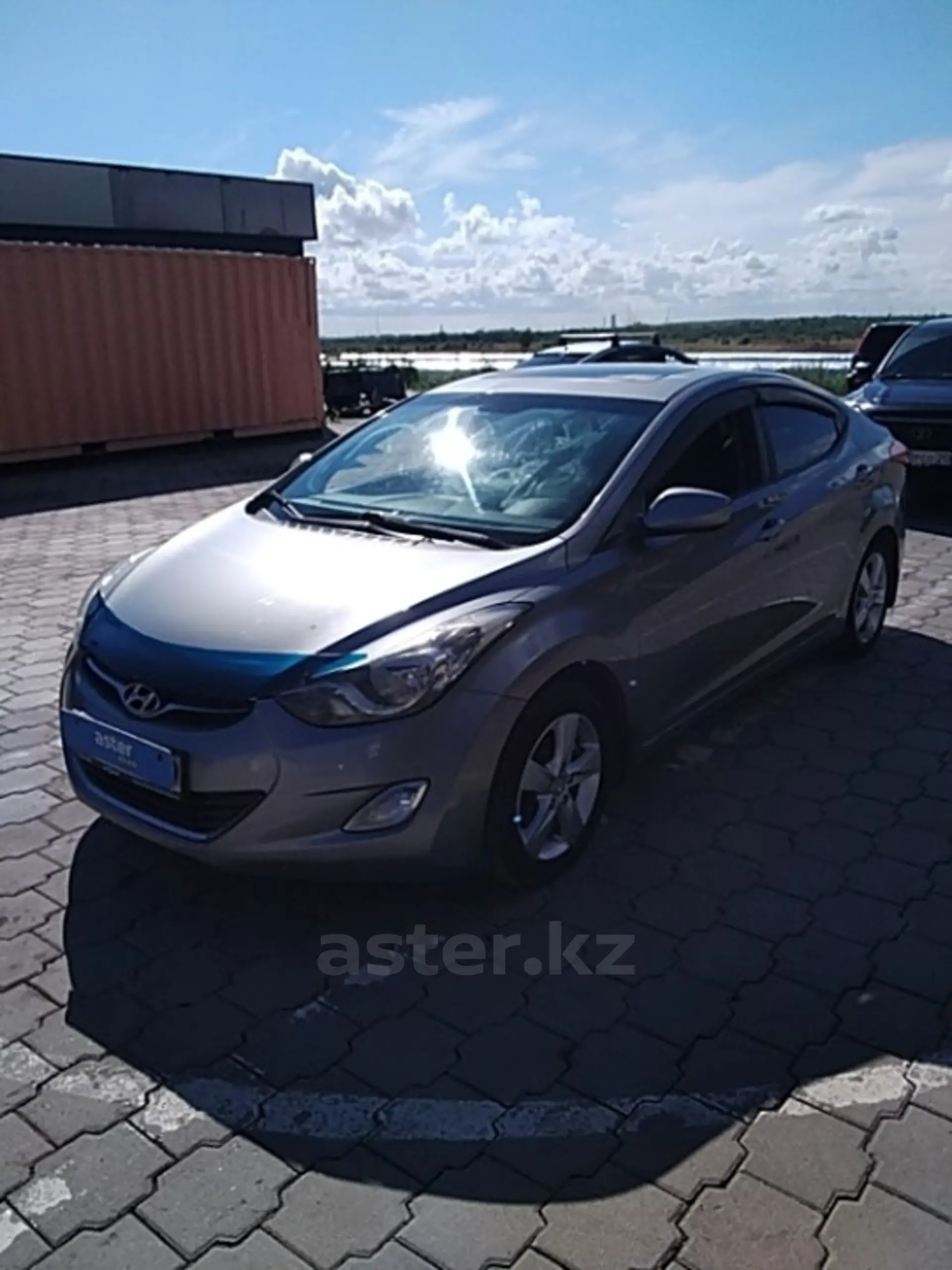 Hyundai Elantra 2012