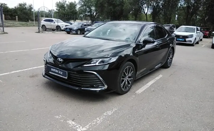 Toyota Camry 2023 года за 15 000 000 тг. в Актобе