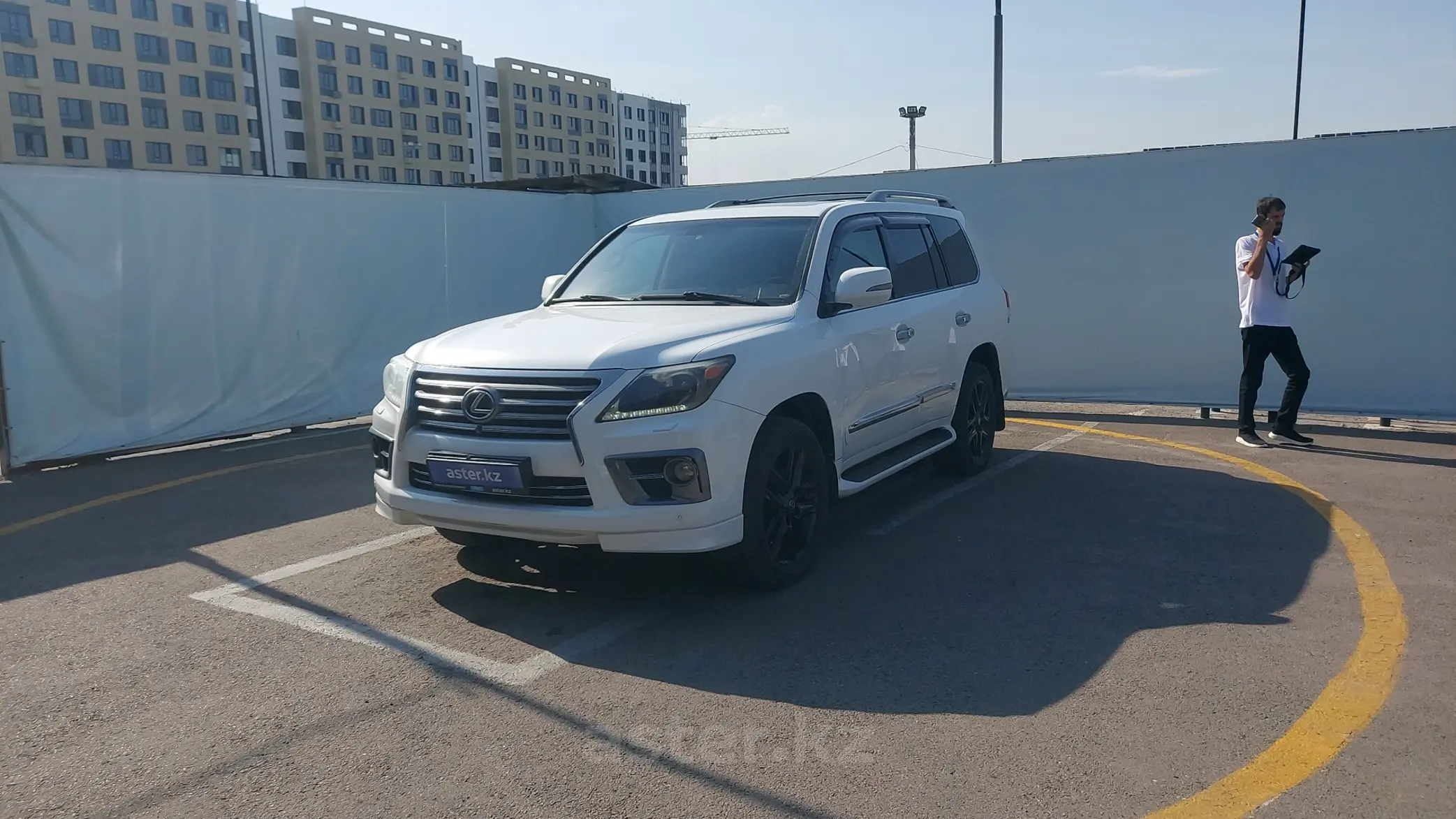 Lexus LX 2013