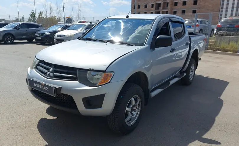 Mitsubishi L200 2015 года за 7 500 000 тг. в Астана