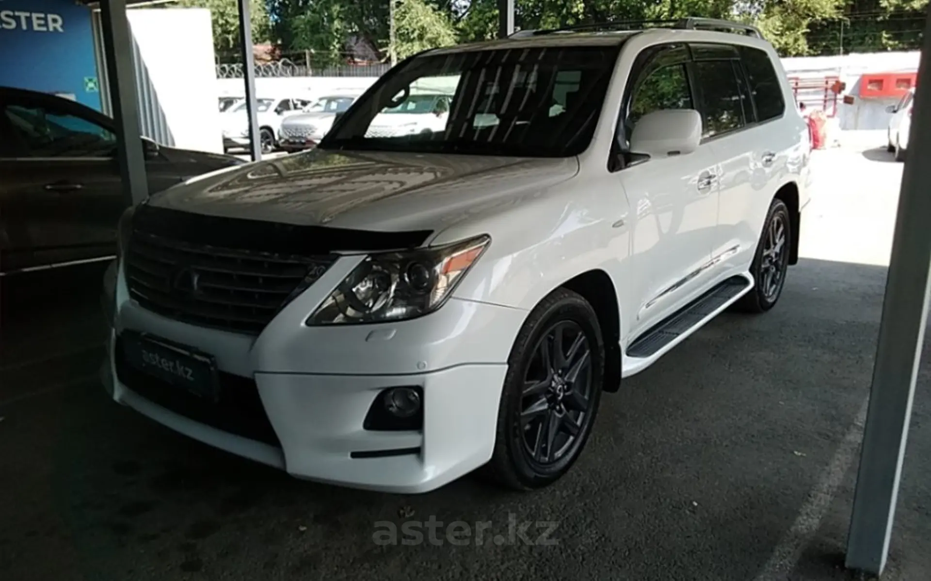 Lexus LX 2010