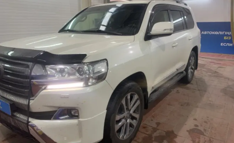 Toyota Land Cruiser 2017 года за 25 000 000 тг. в Астана