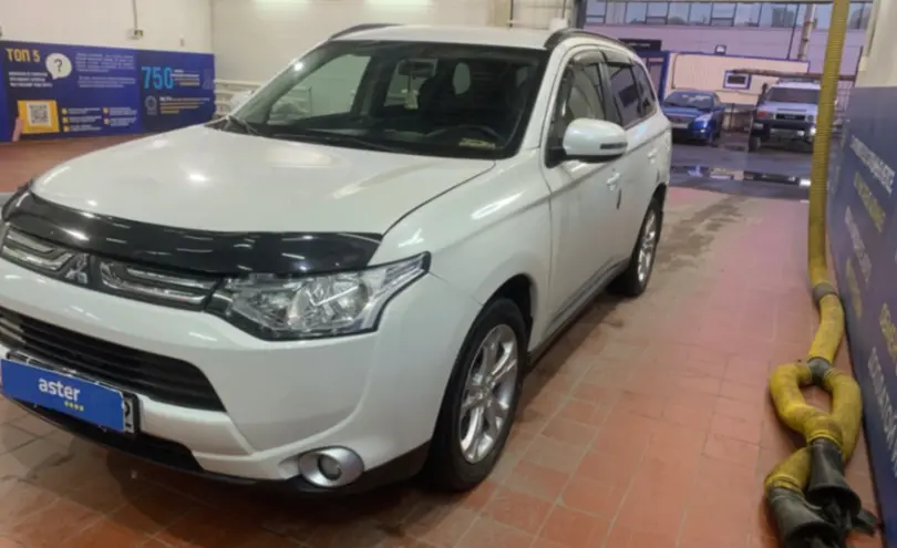 Mitsubishi Outlander 2013 года за 7 300 000 тг. в Астана