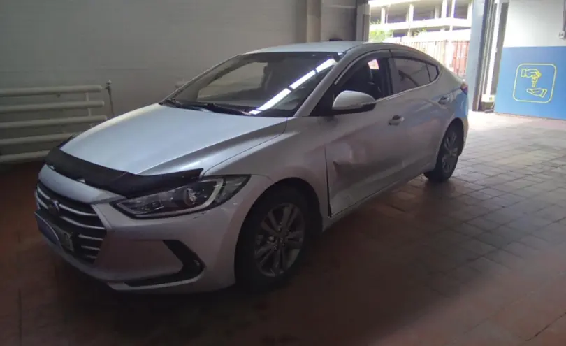 Hyundai Elantra 2018 года за 6 500 000 тг. в Астана