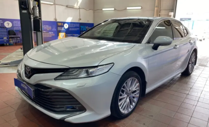 Toyota Camry 2019 года за 14 000 000 тг. в Астана