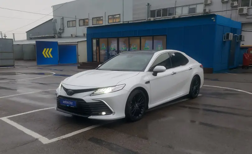 Toyota Camry 2023 года за 23 000 000 тг. в Алматы