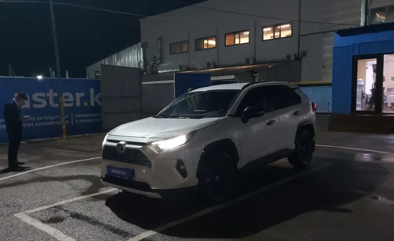 Toyota RAV4 2020 года за 15 500 000 тг. в Алматы