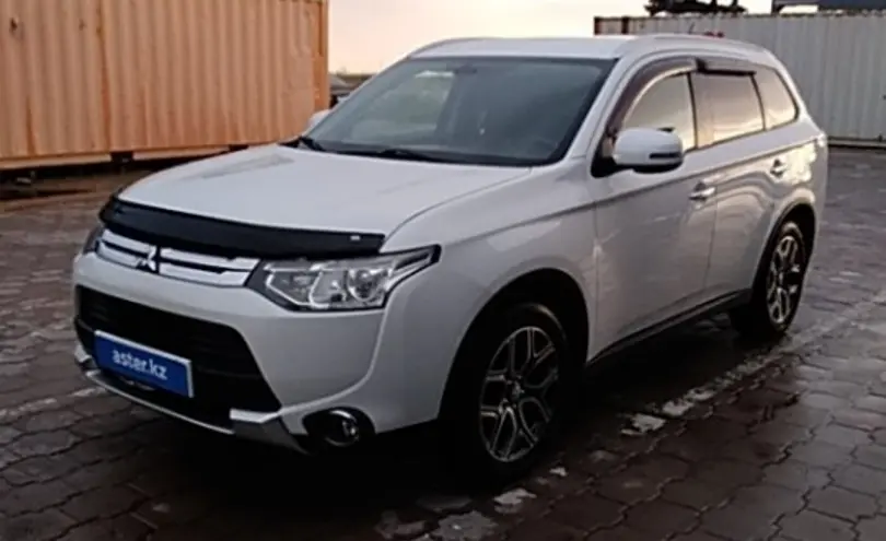 Mitsubishi Outlander 2014 года за 8 300 000 тг. в Караганда