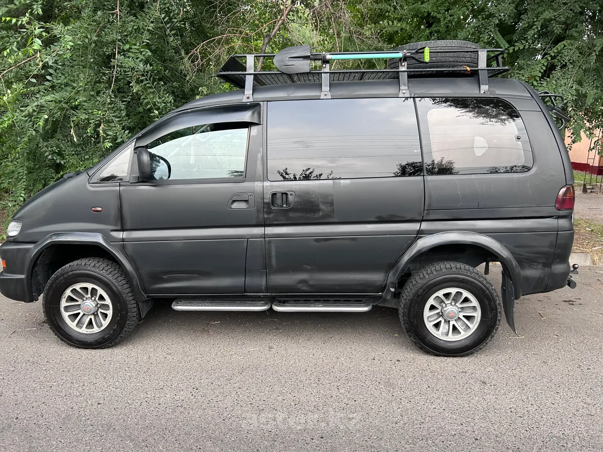 Mitsubishi Delica 2000