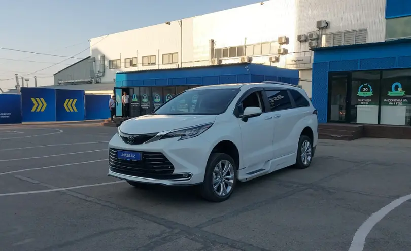 Toyota Sienna 2023 года за 25 000 000 тг. в Алматы