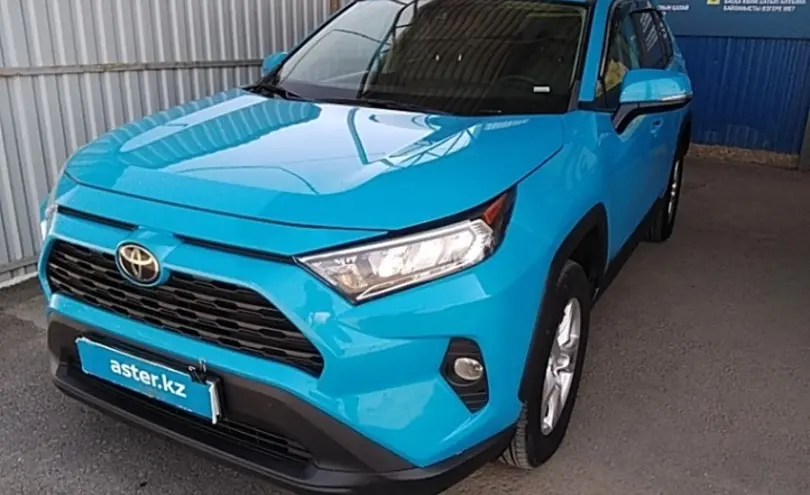 Toyota RAV4 2021 года за 10 000 000 тг. в Атырау