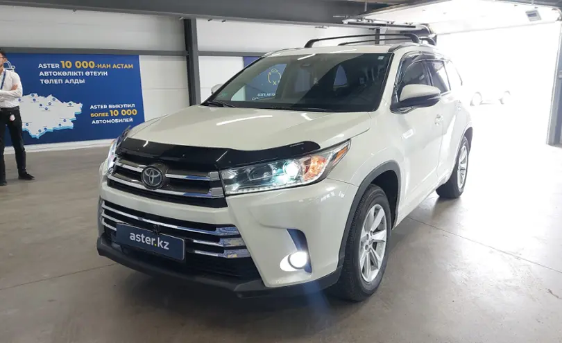 Toyota Highlander 2018 года за 18 000 000 тг. в Астана