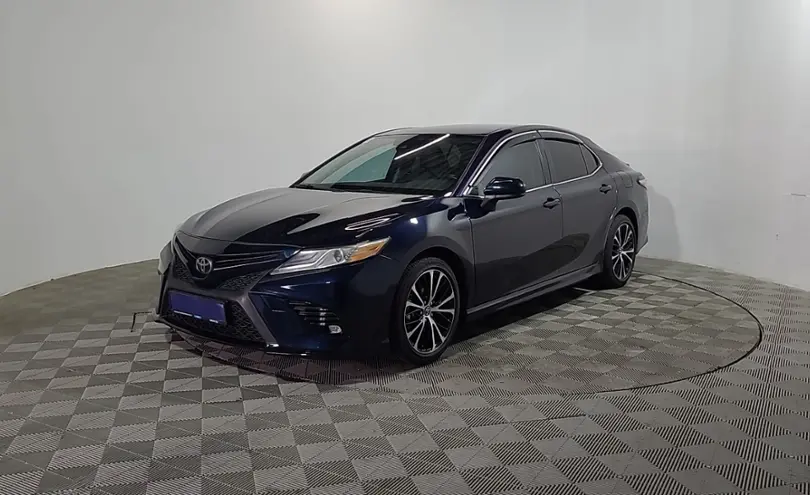 Toyota Camry 2019 года за 11 490 000 тг. в Алматы