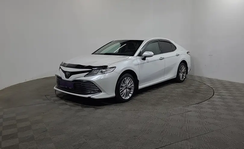 Toyota Camry 2018 года за 13 490 000 тг. в Алматы