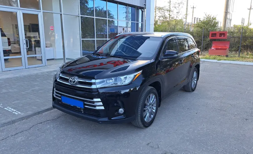 Toyota Highlander 2015 года за 13 890 000 тг. в Актобе