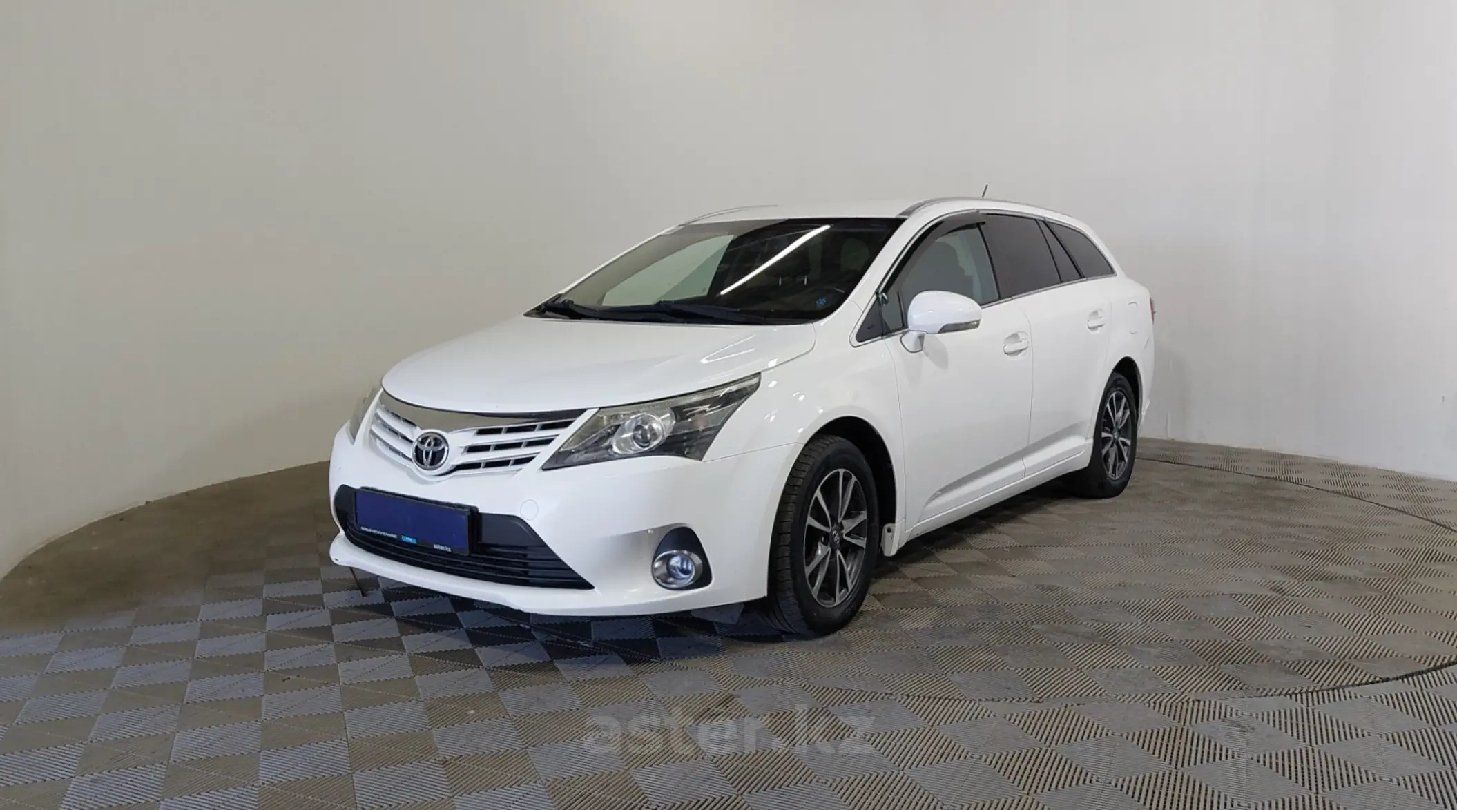 Toyota Avensis 2012