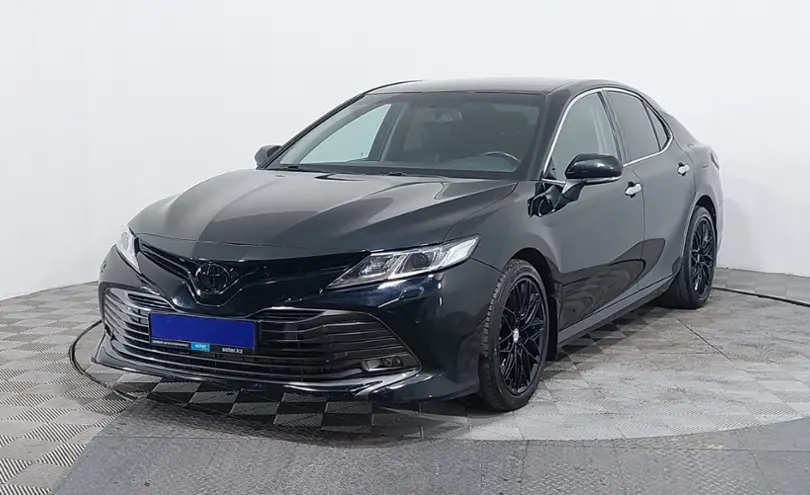 Toyota Camry 2018 года за 12 390 000 тг. в Астана