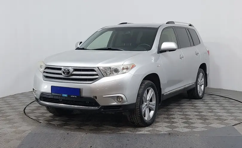 Toyota Highlander 2013 года за 11 890 000 тг. в Астана