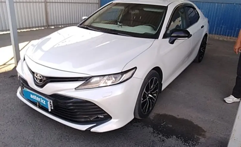 Toyota Camry 2018 года за 12 000 000 тг. в Атырау