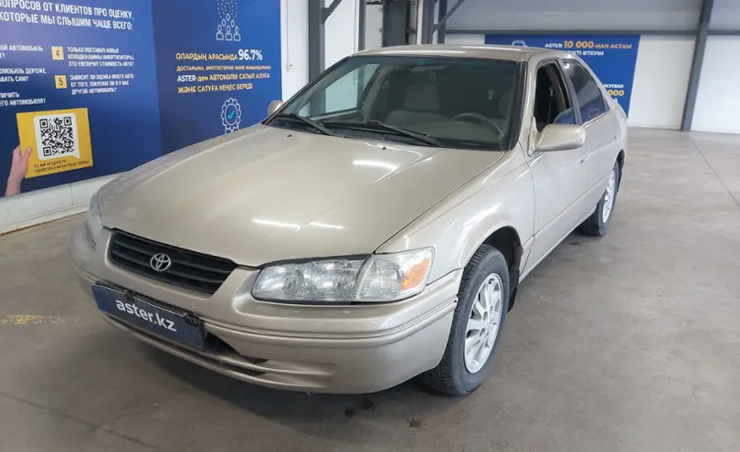 Toyota Camry 2000 года за 3 300 000 тг. в Астана