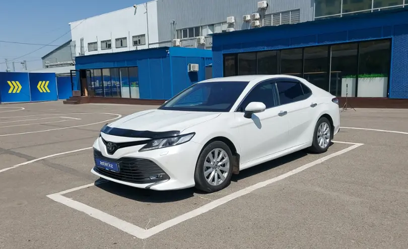 Toyota Camry 2020 года за 13 500 000 тг. в Алматы