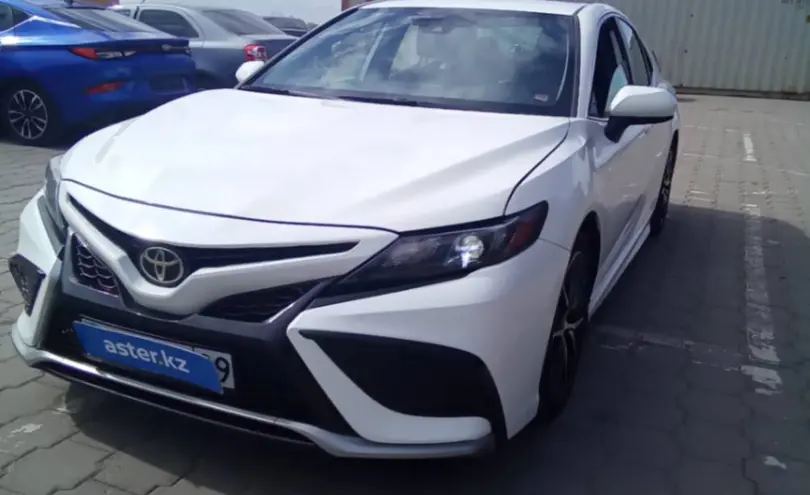 Toyota Camry 2021 года за 14 000 000 тг. в Караганда