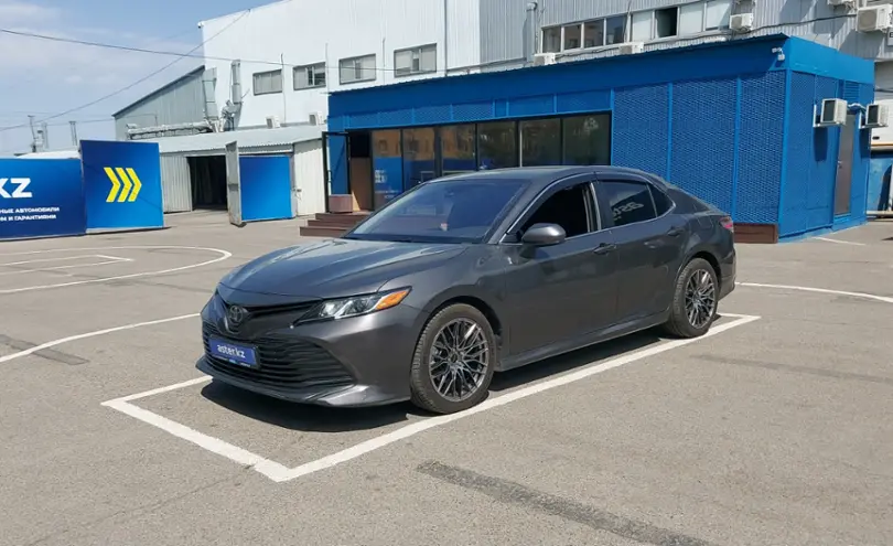 Toyota Camry 2019 года за 9 500 000 тг. в Алматы